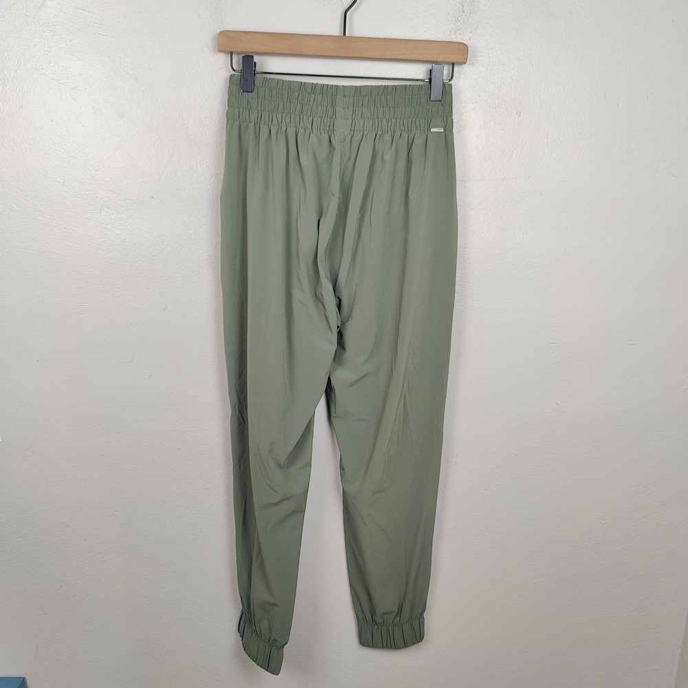 Vuori Villa Joggers Womens Small Sage Green Smocked Waist Performance Running - Picture 7 of 10